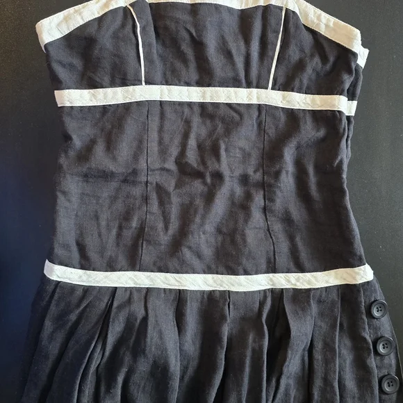 Black and White Sleeveless Dress - Picture 3 of 6